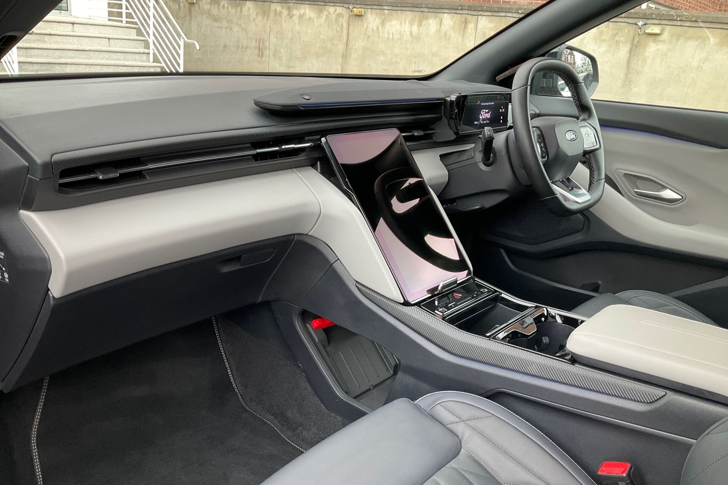Ford Explorer Photo 17