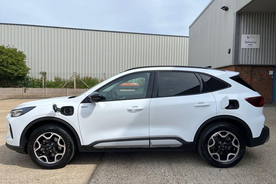 Ford Kuga Photo autoimg-615f80a94655835ff3e7d88225bdceec8e201444.jpg