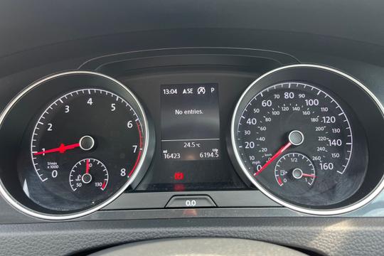 Volkswagen Golf Photo autoimg-6163e67c55e5311f119e96f9191e2ea1181bb45c.jpg