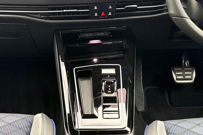 VOLKSWAGEN Golf Photo 37