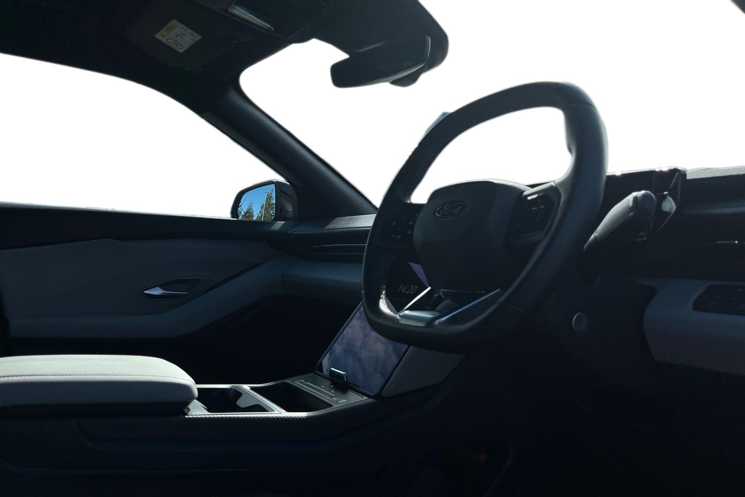 Ford Explorer Photo 8