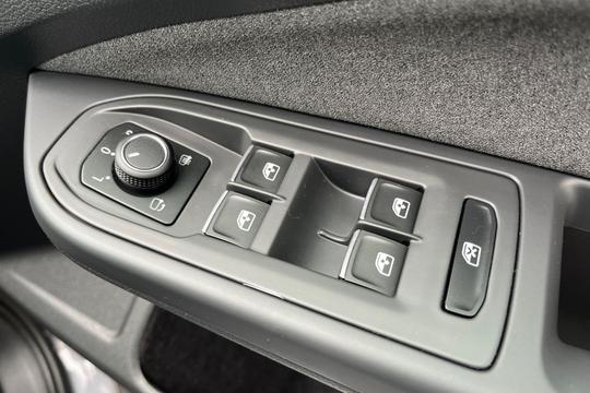 Volkswagen Golf Photo autoimg-617451f90a8fa733f725744f9512b8af3b1726bb.jpg