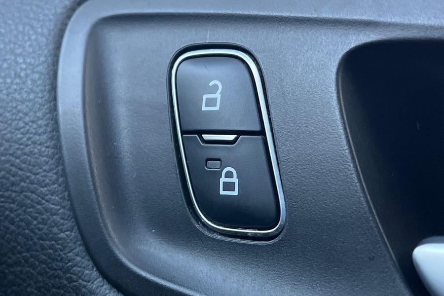 Ford KUGA Photo autoimg-61746149cb6a065a00bab4a47005b24575ce9da8.jpg