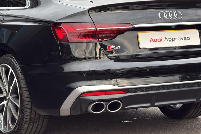 AUDI S4 Photo 46