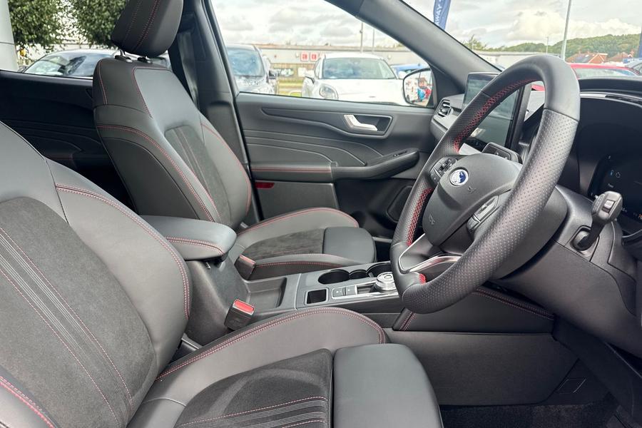 Ford KUGA Photo autoimg-61764bc0a26c7dd8d38a9116588e0a05f4d642c6.jpg