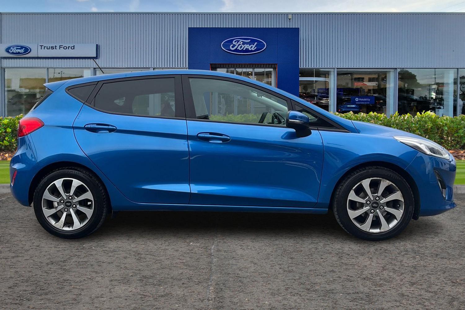 Ford FIESTA Photo 2