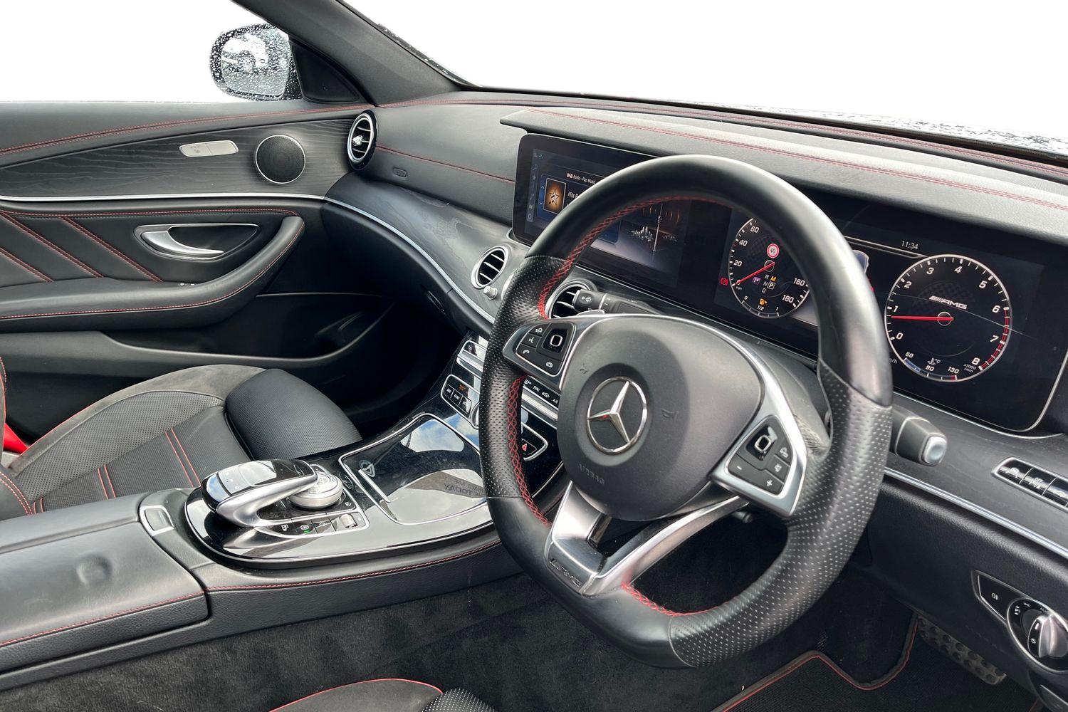Mercedes-Benz E CLASS Photo 8