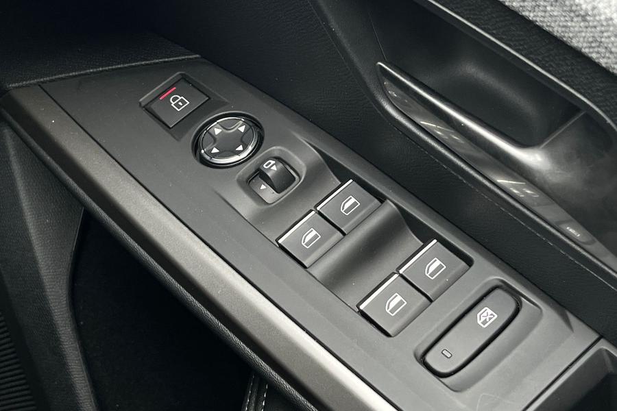 Peugeot 3008 Photo autoimg-617cd9f28279a8f425cb7a6a340534e3d518fe83.jpg