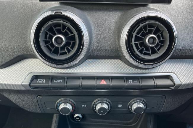 AUDI Q2 Photo 23