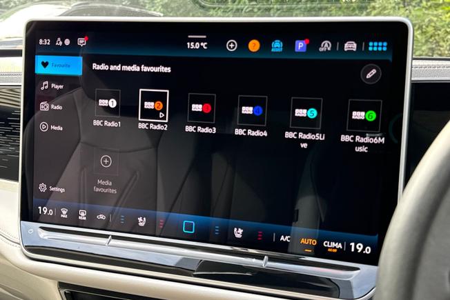 VOLKSWAGEN Passat Photo 13