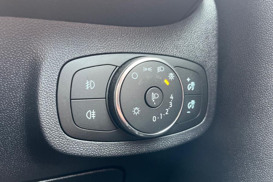 Ford FIESTA Photo autoimg-6181aaff29a37eb7c46d81f2321b5e36d3eaef2b.jpg