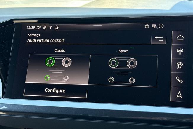 AUDI  Q4 Photo 32
