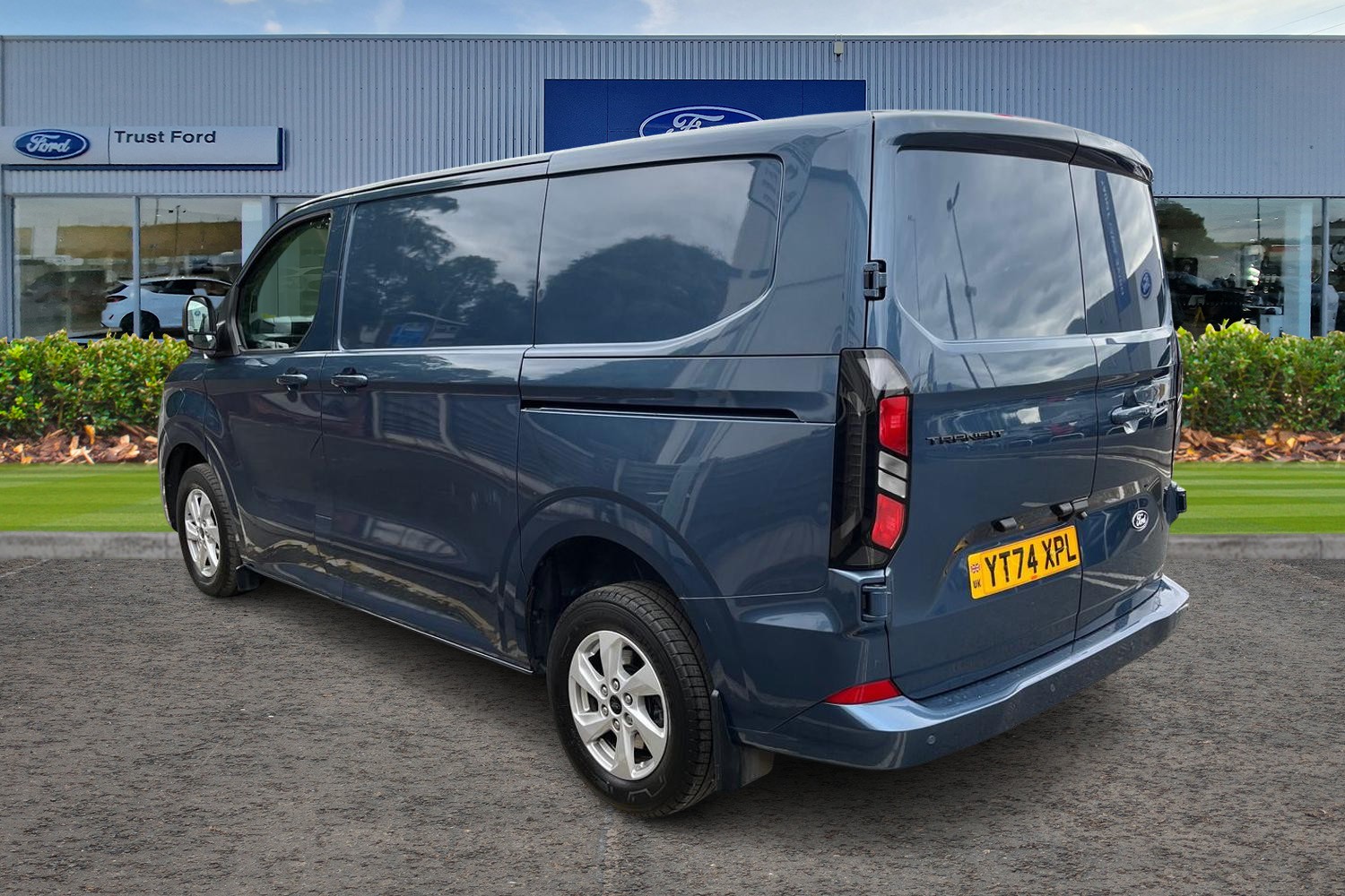 Ford TRANSIT CUSTOM Photo 1