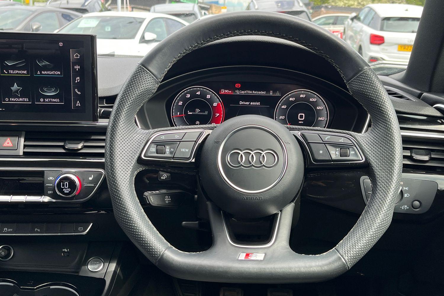 Audi A4 Photo 11