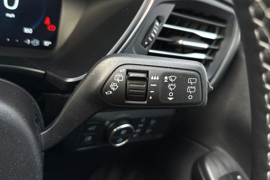Ford KUGA Photo autoimg-618dda62b46e0bbe52611ec3cecbbe2d36bb6224.jpg