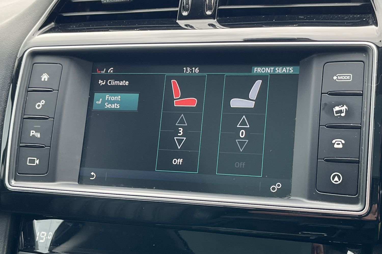 Jaguar F-PACE Photo 29
