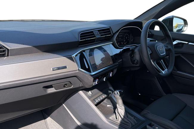 Audi Q3 Photo 2