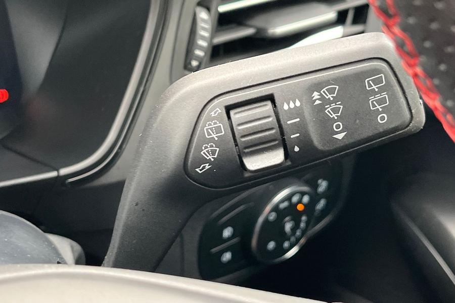 Ford FOCUS Photo autoimg-6196d8f48d19e6914d5c910cfce3b69f14f869f1.jpg