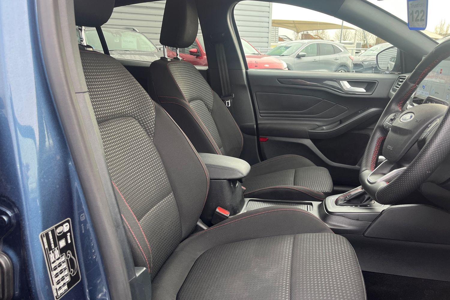 Ford FOCUS Photo 16