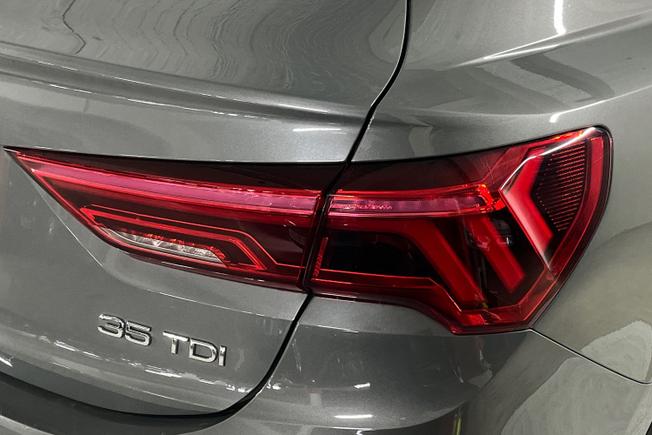 AUDI Q3 Photo 18