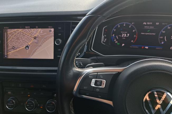 VOLKSWAGEN T-Roc Photo 16