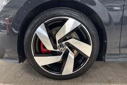 VOLKSWAGEN Golf Photo 5