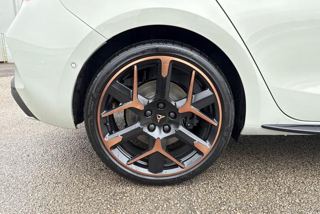 CUPRA Leon Photo 22