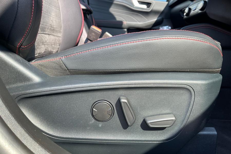 Ford Kuga Photo autoimg-61b253683e84b4b2fb6666971936d8f25d2c086d.jpg