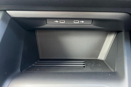 Volkswagen Golf Photo autoimg-61b4693f181f45b099980838330f41ab9575d454.jpg