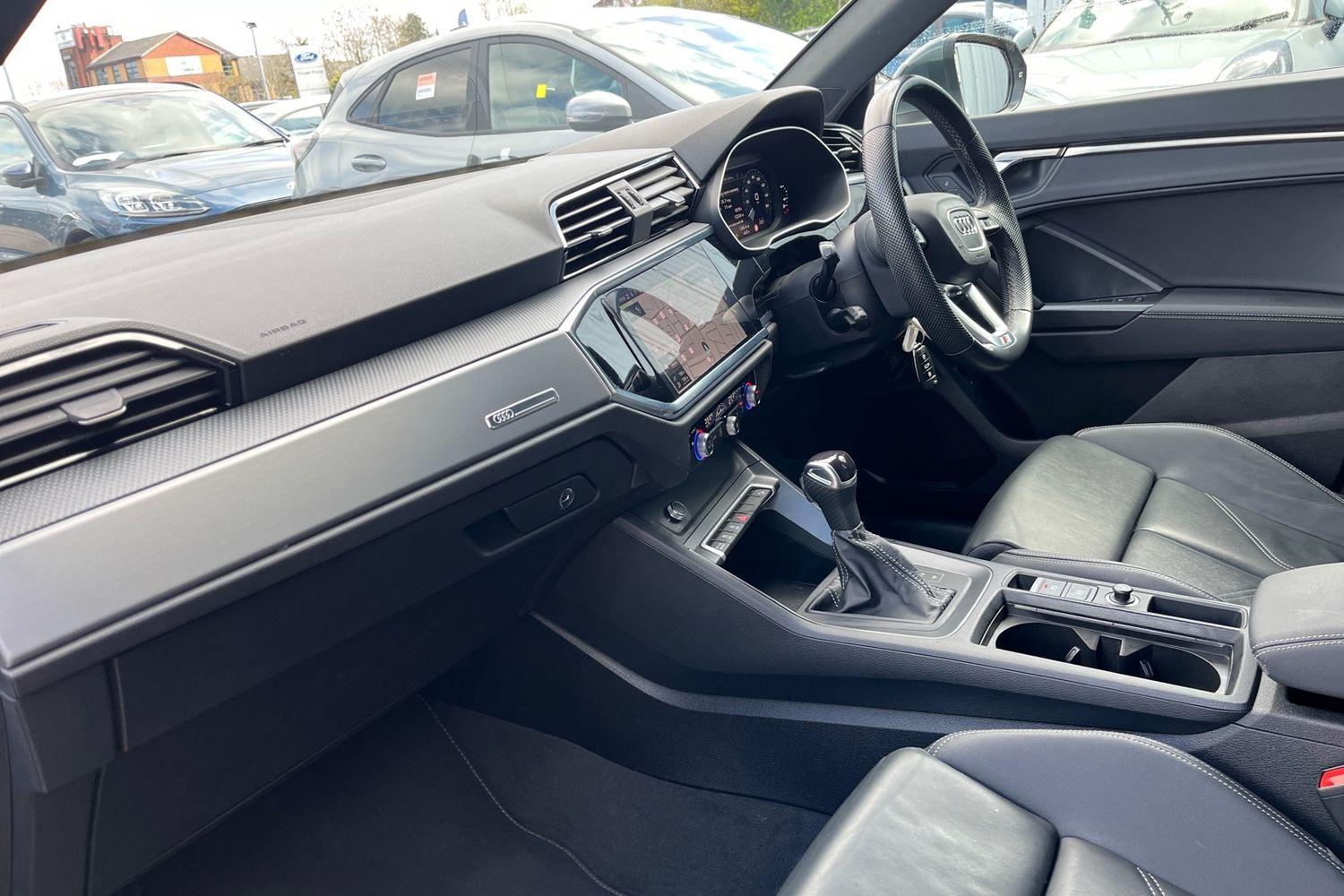 Audi Q3 Photo 17
