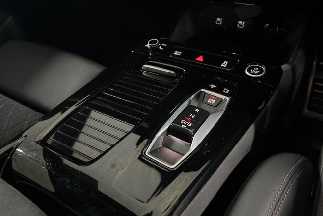 AUDI Q6 E-Tron Photo 23