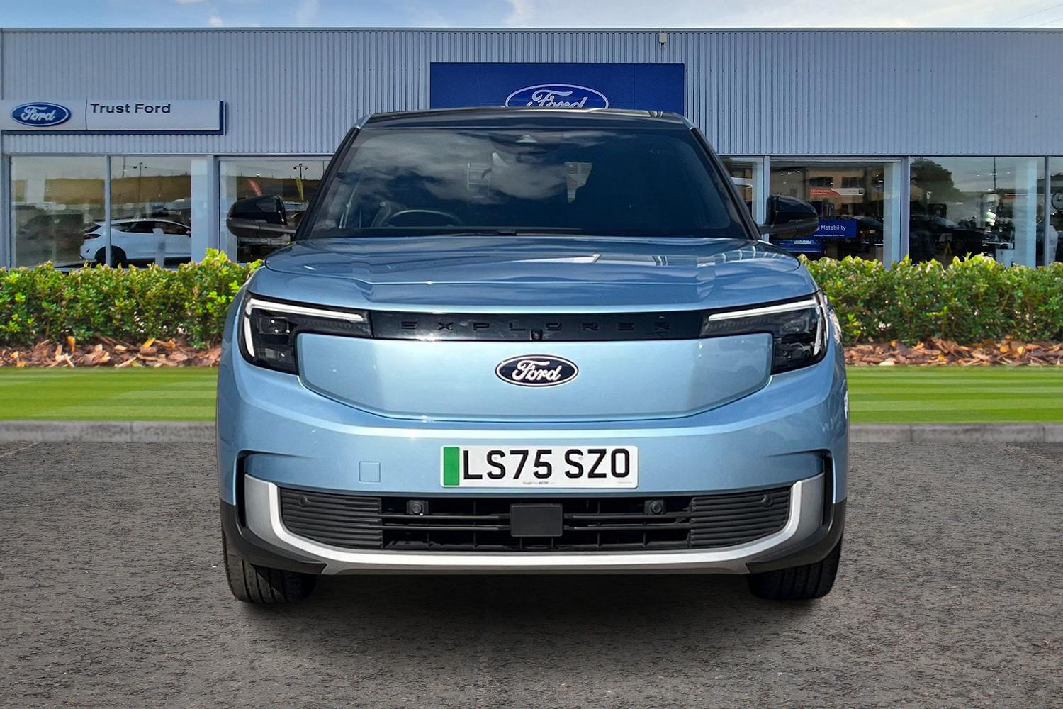 Ford Explorer Photo 5