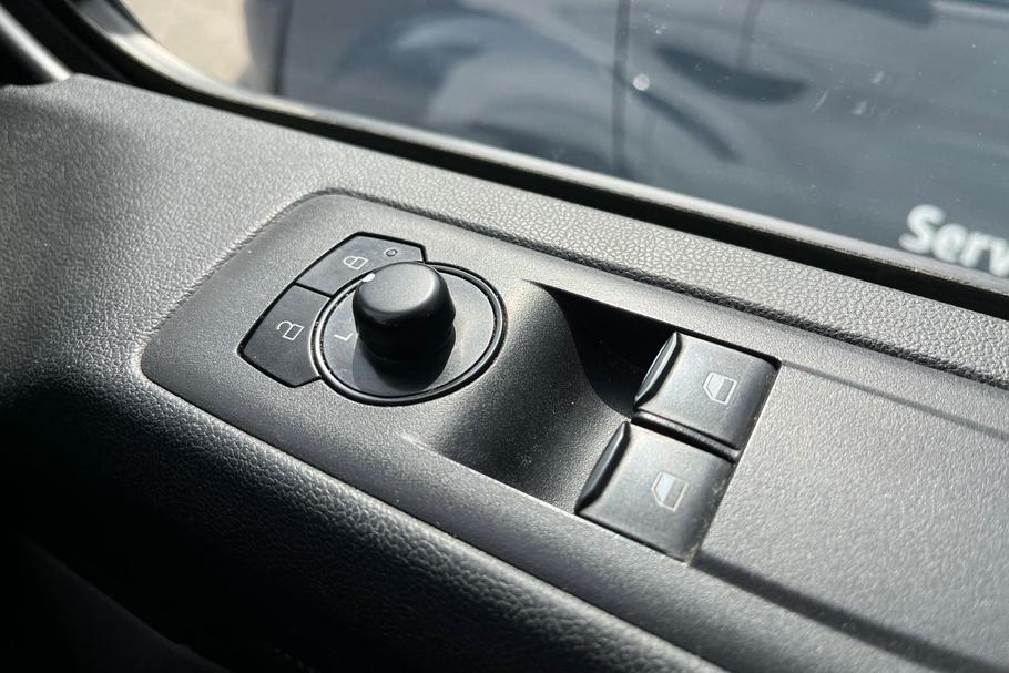 Used Ford TRANSIT CUSTOM DY73VJG 24