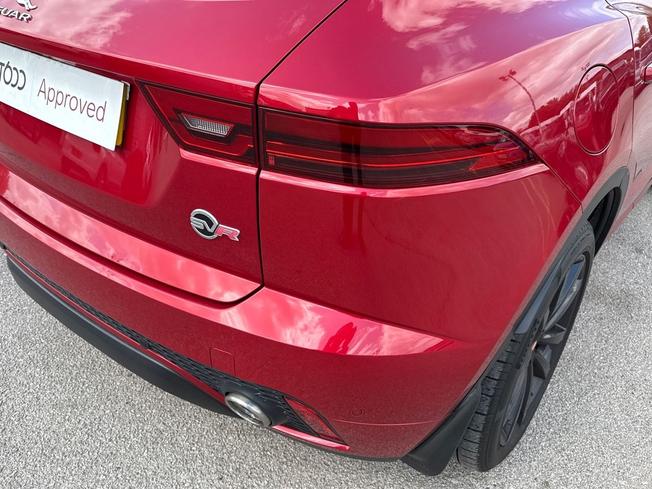 Jaguar E-PACE Photo 18