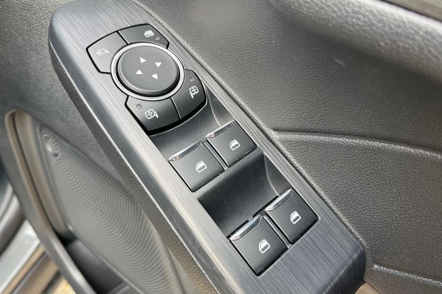 Ford Kuga Photo autoimg-61c11c3d1e5073abcbc3cbb52e78ed7fc0d7a2ed.jpg