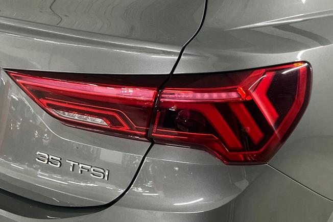AUDI Q3 Photo 18