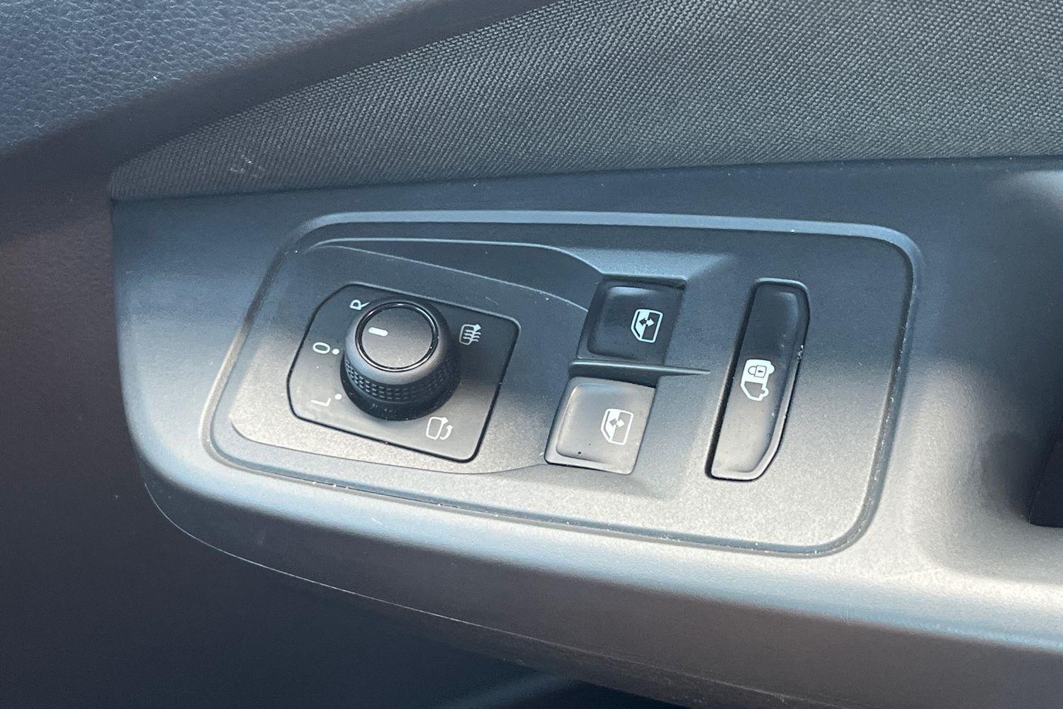 Ford TRANSIT CONNECT Photo 29