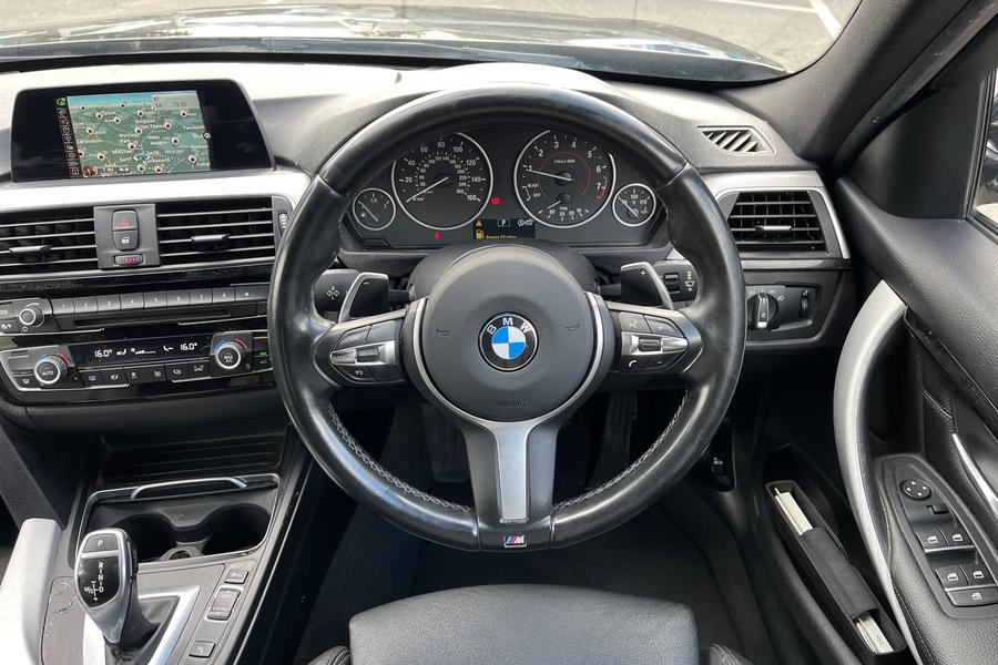 BMW 3 Series Photo autoimg-61daf9d802b35f2e3a72d7f41f8aa3d8705dcc67.jpg