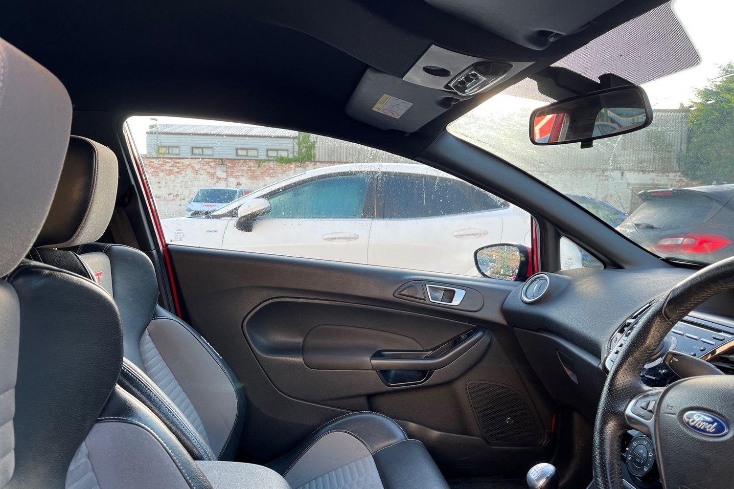 Ford FIESTA Photo 16