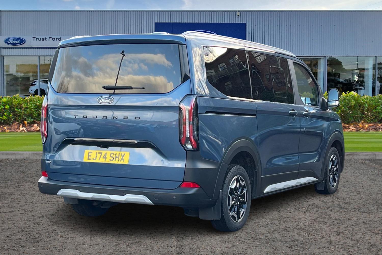 Ford Tourneo Custom Photo 3