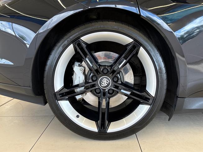 PORSCHE Taycan Photo 24