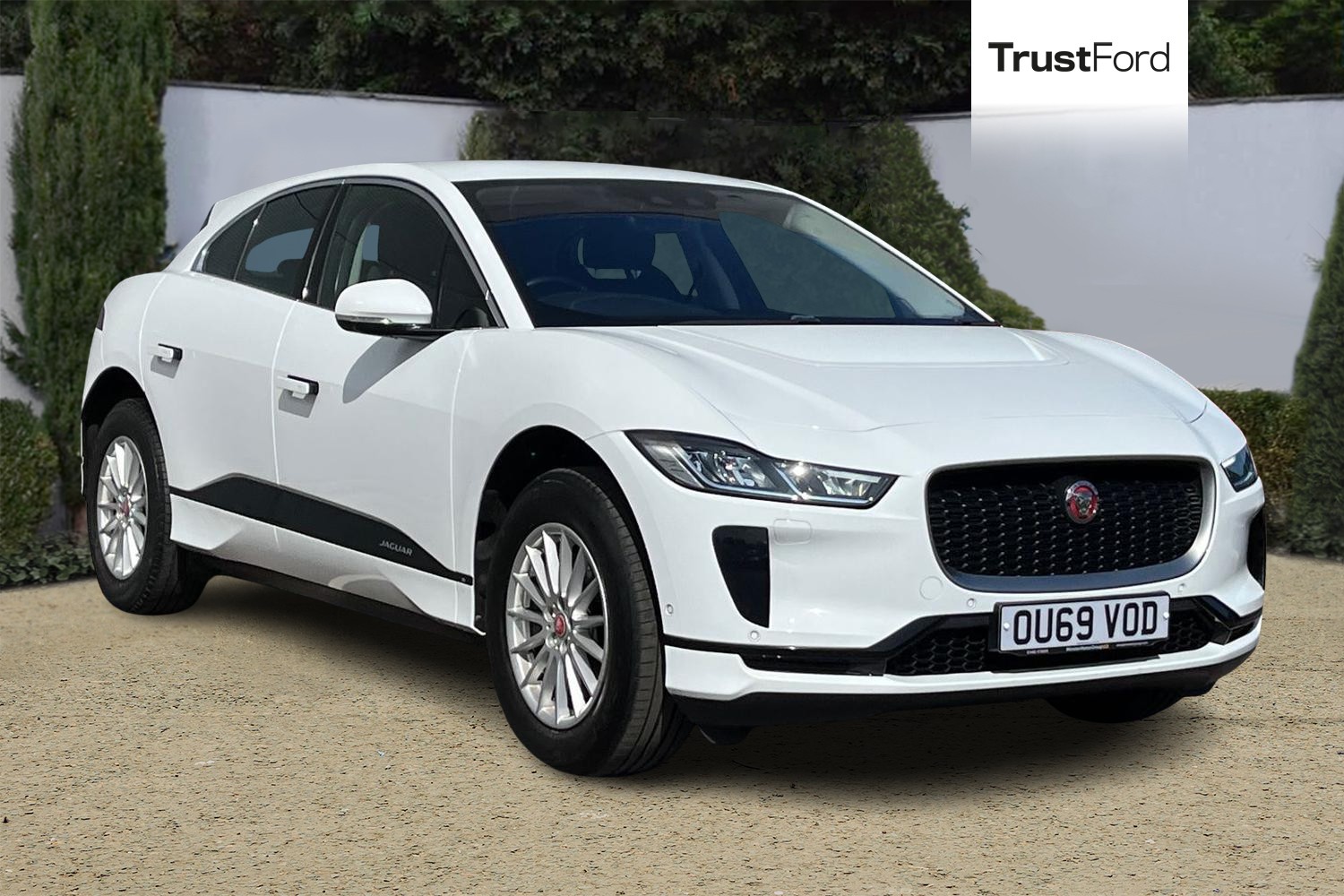 Jaguar I-PACE Photo 0