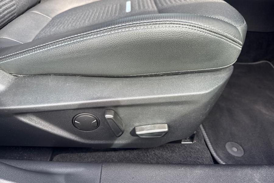 Ford FOCUS Photo autoimg-61ee9d35a80674cac6e667accd36eb52e5b66f42.jpg