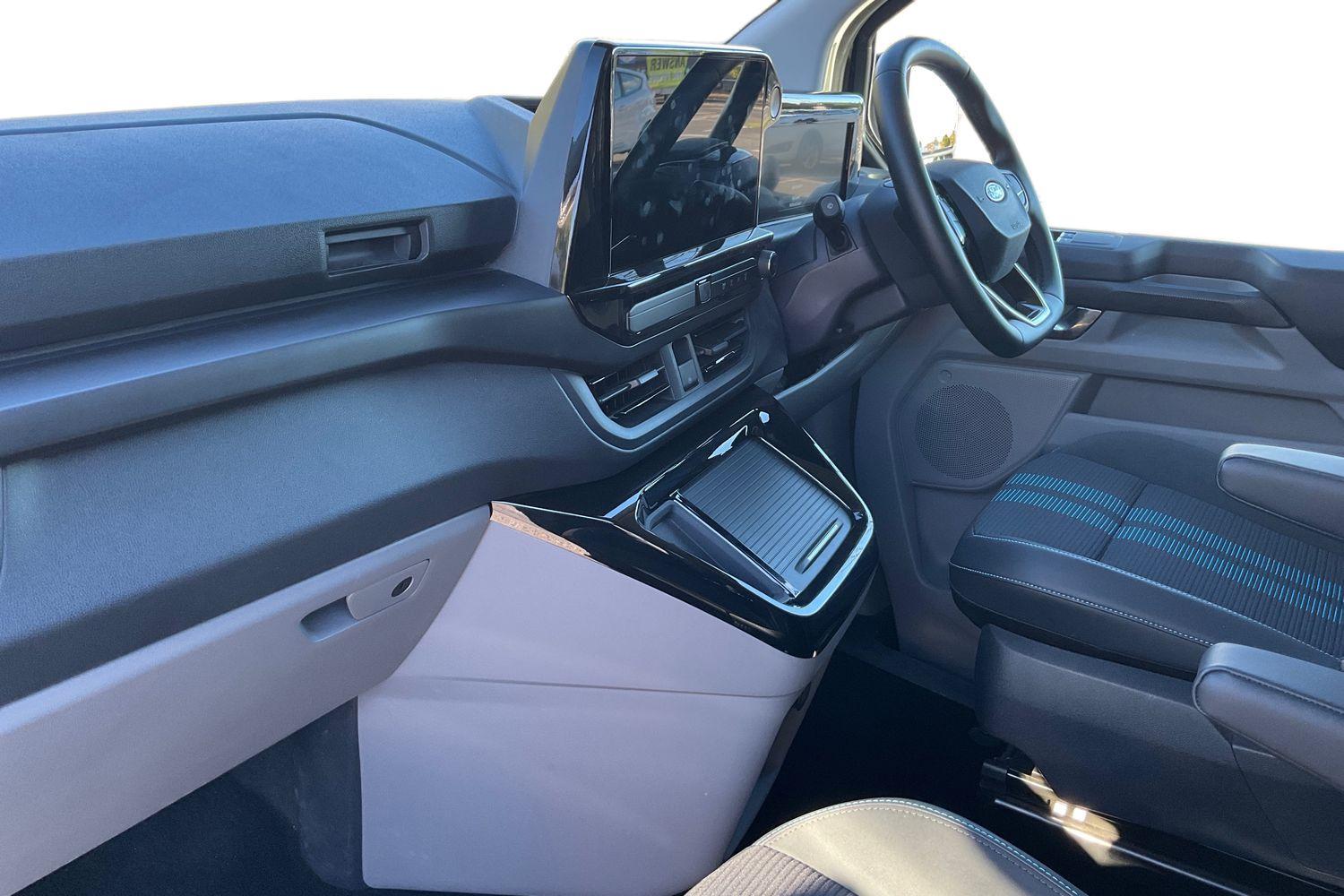 Ford TRANSIT CUSTOM Photo 2