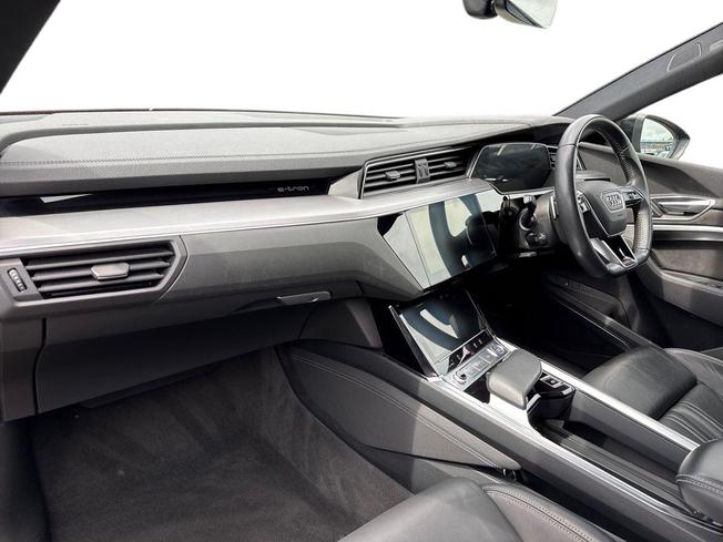 AUDI e-tron Photo 2