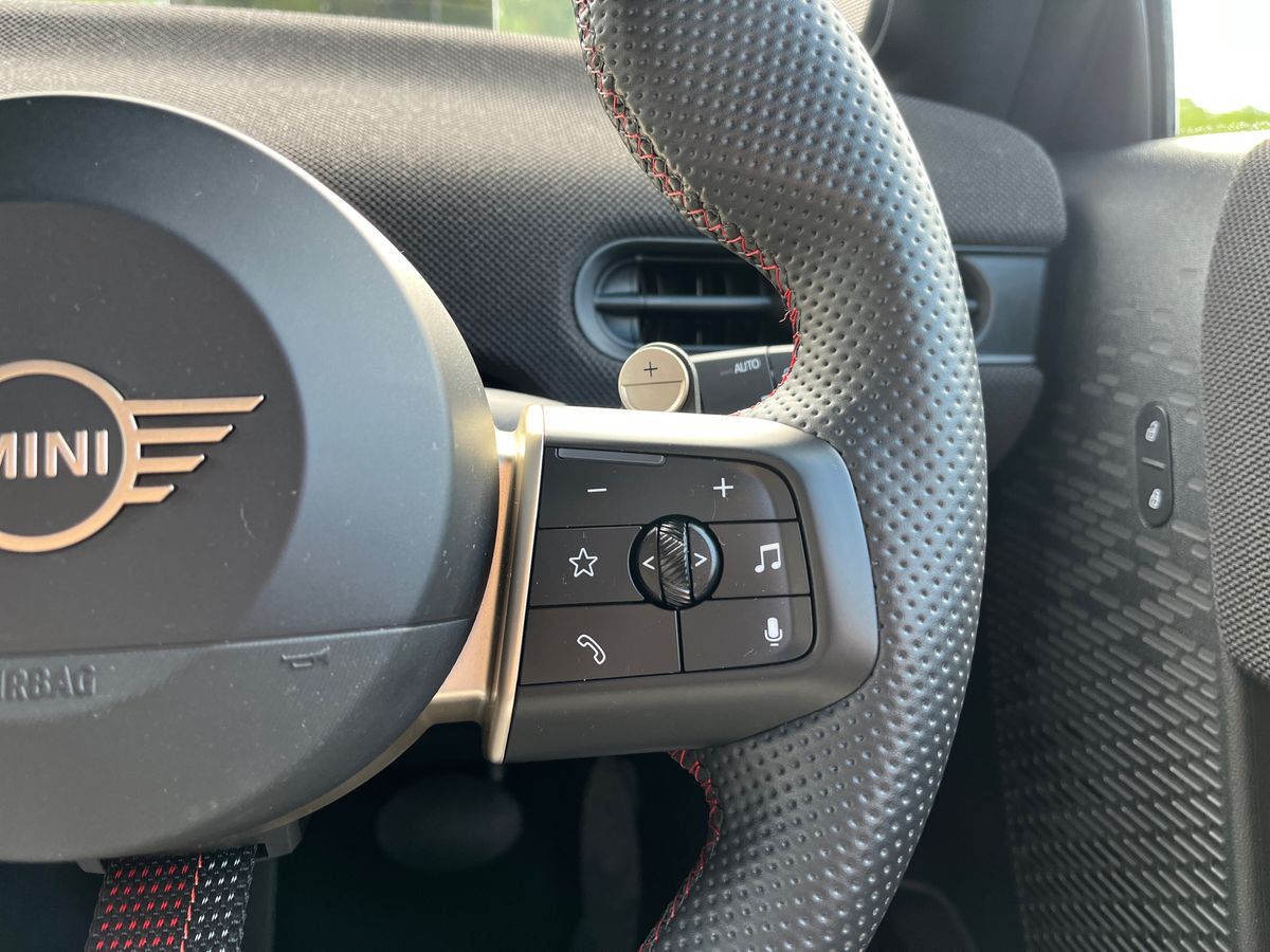 MINI Cooper Photo 16