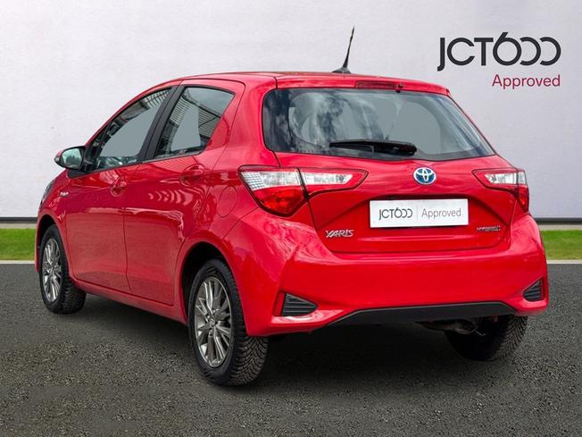 TOYOTA Yaris Photo 3