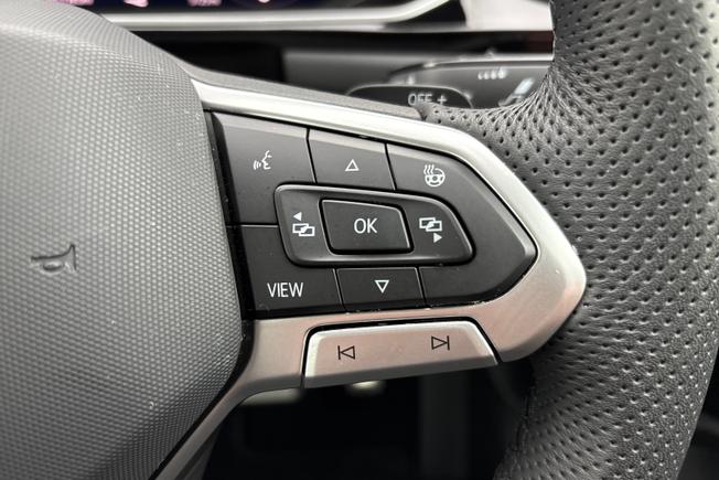 VOLKSWAGEN T-Roc Photo 17