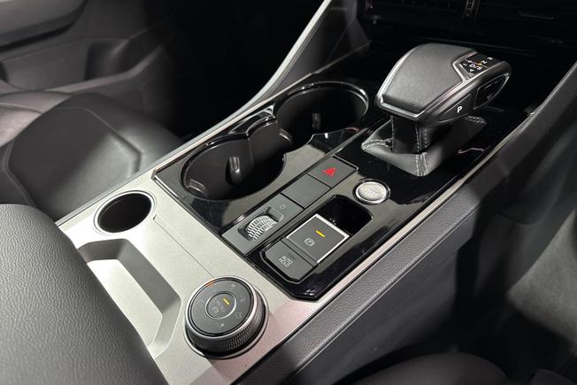 VOLKSWAGEN Touareg Photo 24
