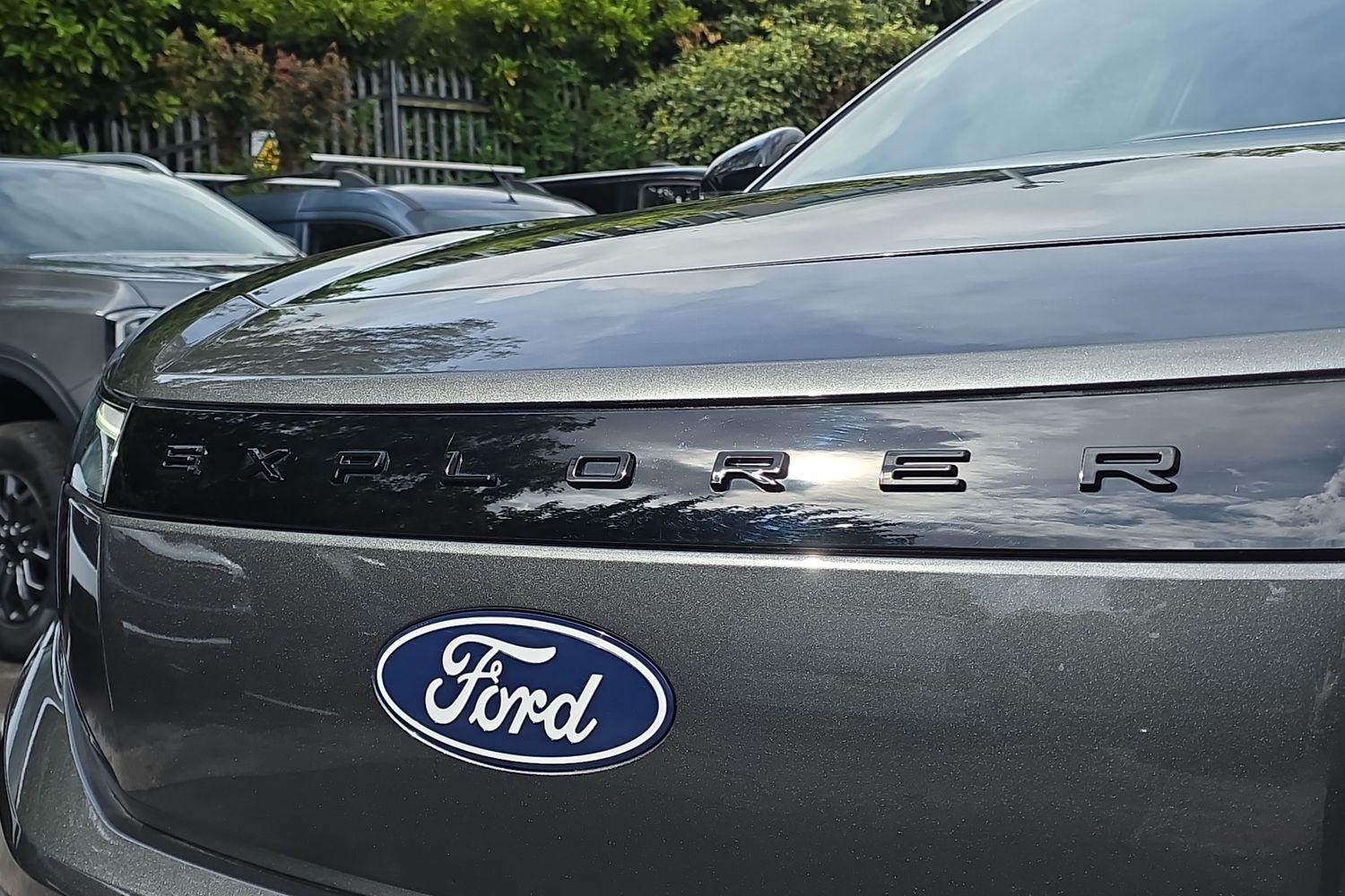 Ford Explorer Photo 21